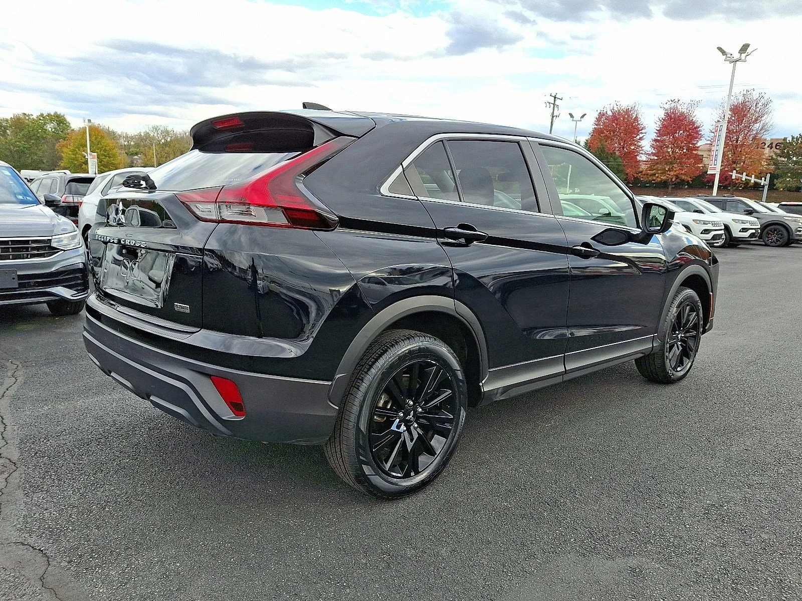 Used 2024 Labrador Black Pearl Mitsubishi LE image 7
