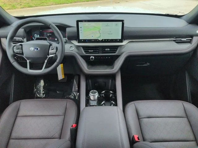 New 2026 Star White Metallic Tri-Coat Ford Platinum™ image 15