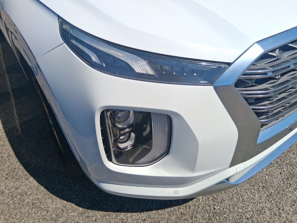 Used 2020 White Hyundai Limited image 4