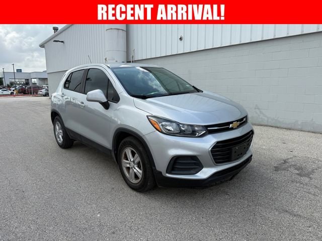 2022 Chevrolet Trax LS's photo