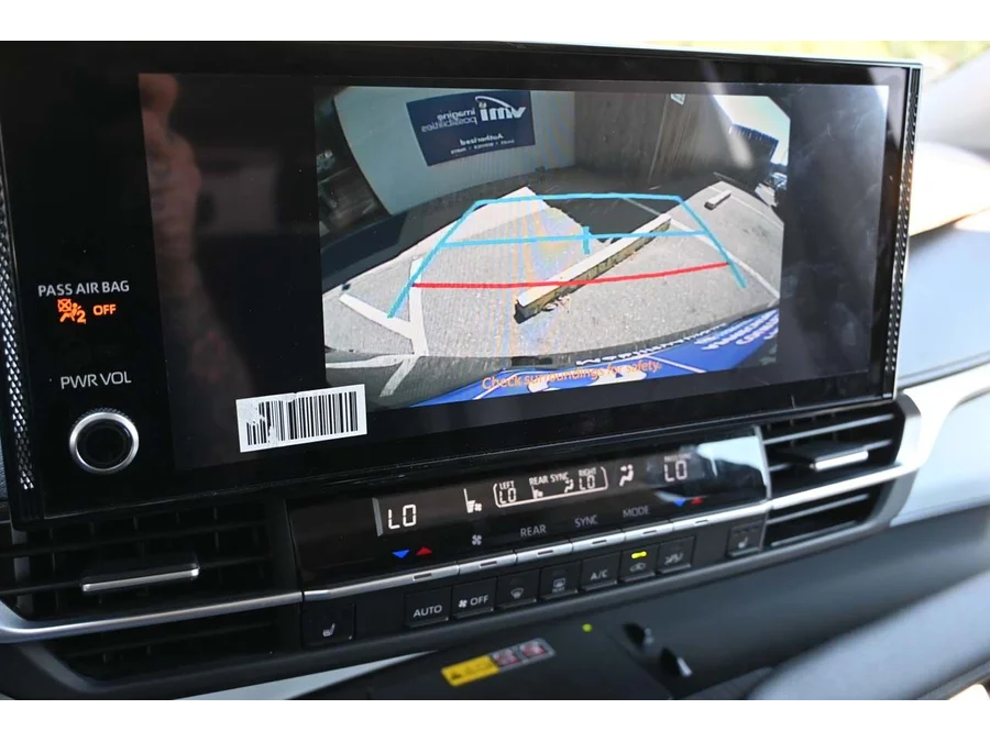 2025 Toyota Sienna XLE - Photo 37