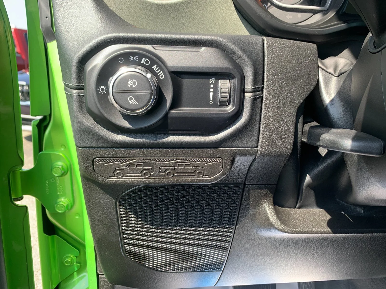 Used 2025 Green Jeep Mojave X image 30