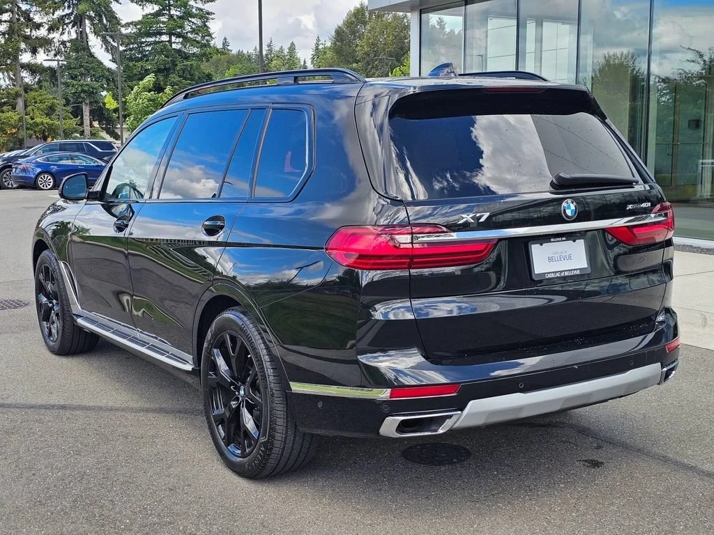 Used 2022  BMW xDrive40i image 3