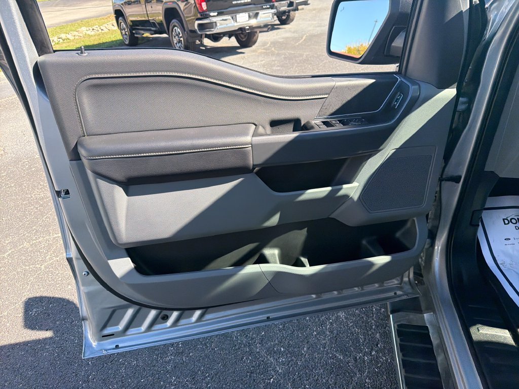 Used 2025 Silver Ford XLT image 12