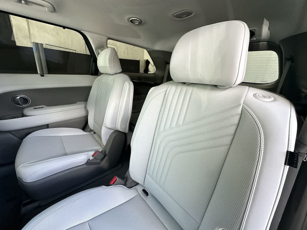 New 2027 Gray Hyundai SEL FWD image 22