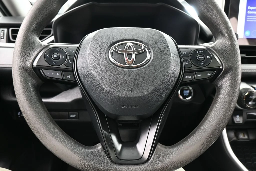 Used 2025 Ice Toyota XLE image 19