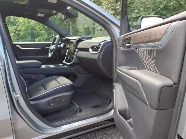 2024 GMC Acadia Denali - Photo 12