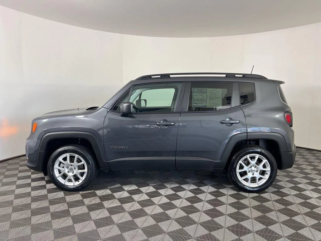 Used 2022 Graphite Gray Jeep Latitude image 8