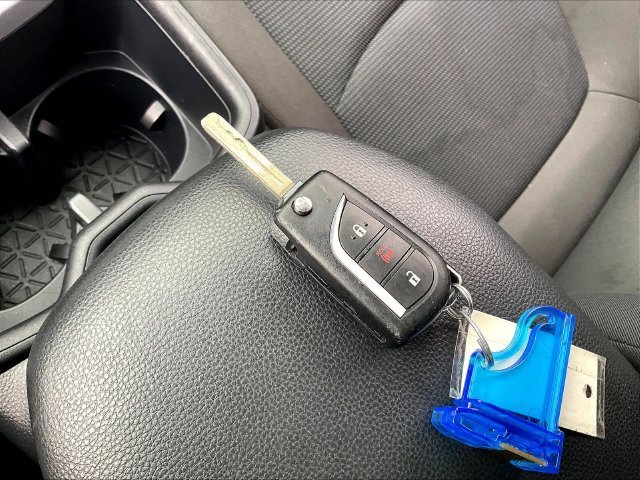Used 2025 Ice Toyota LE image 27