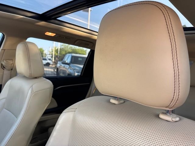 Used 2016 White Toyota Limited Platinum V6 image 9