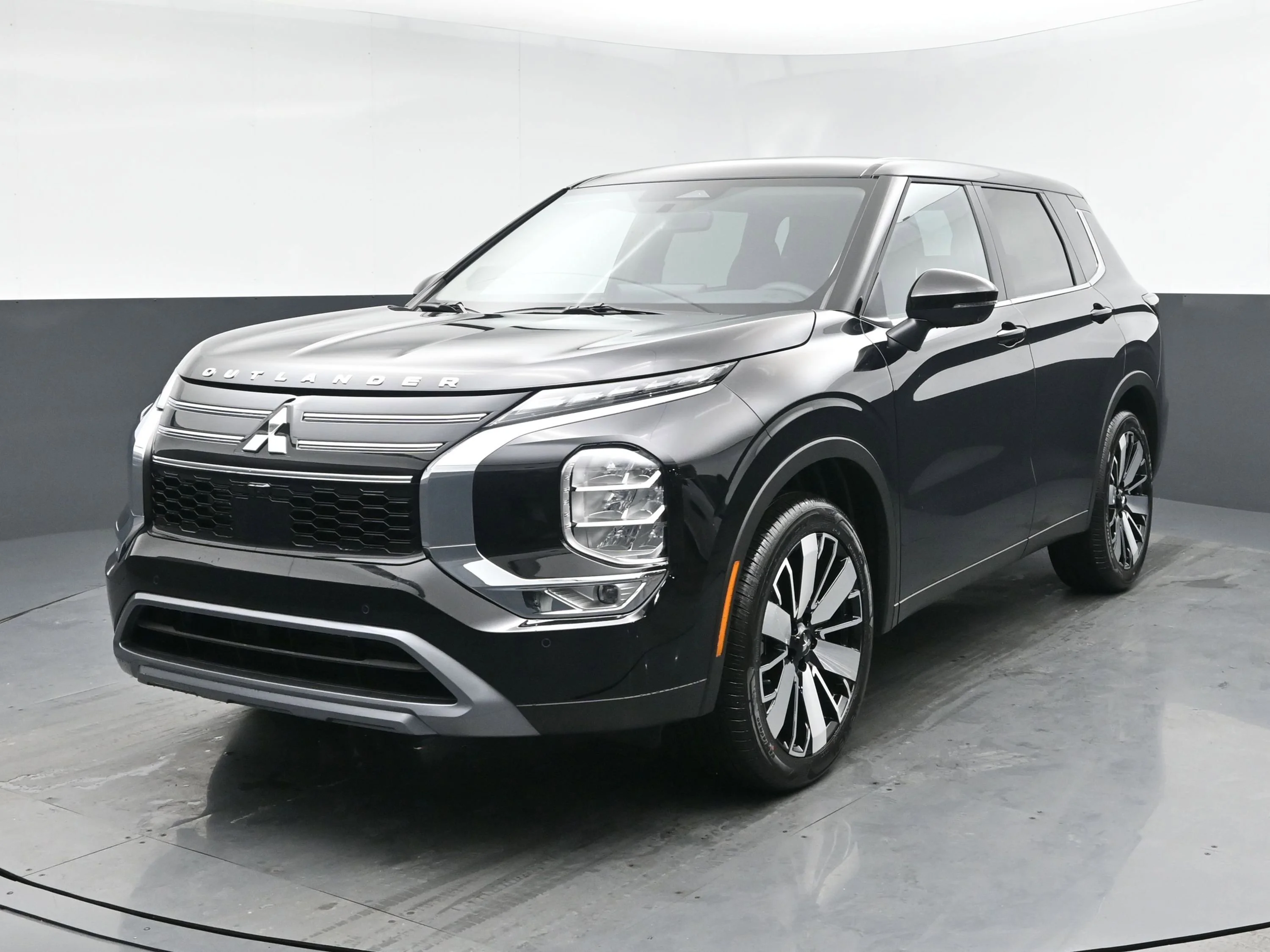 2026 Mitsubishi Outlander SE FWD's photo
