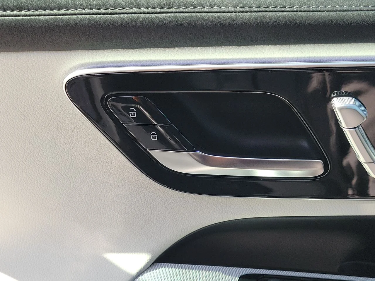 New 2027 Polar White Mercedes-Benz GLC 300 image 24