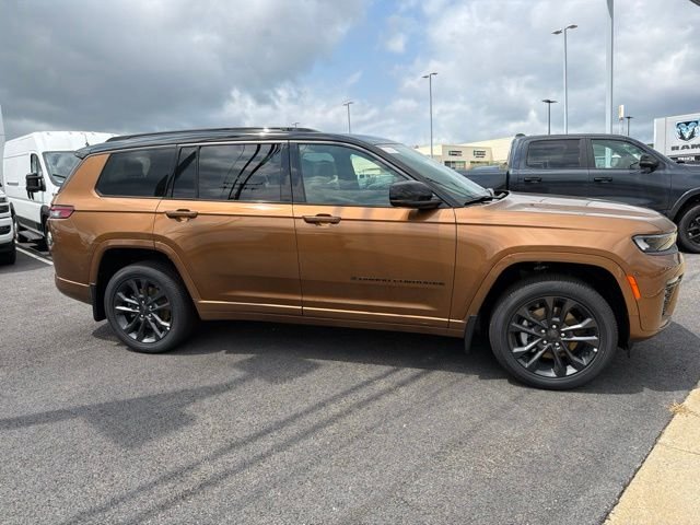 New 2026 Copper Shino Metallic Clear-Coat Exterior Paint Jeep Limited Reserve image 2
