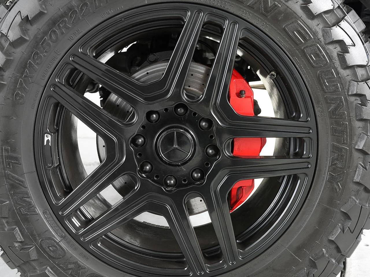 Used 2018 Black Mercedes-Benz G 550 Squared image 17