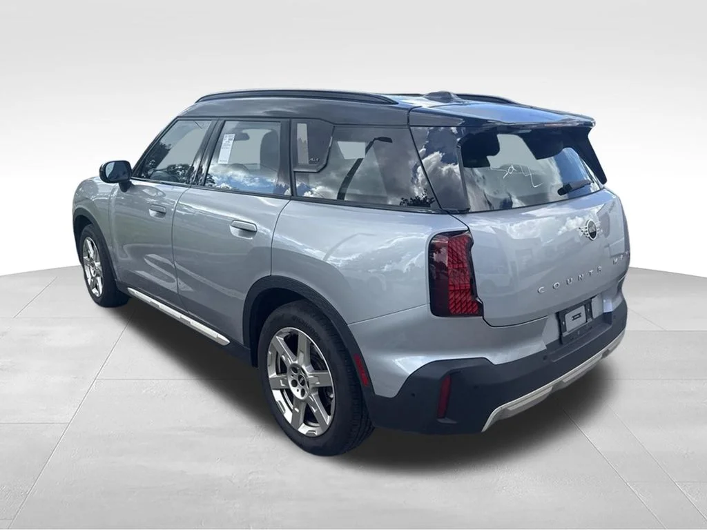 Used 2025 Silver MINI Signature Plus image 10