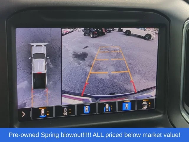 Used 2022 White GMC AT4 image 33
