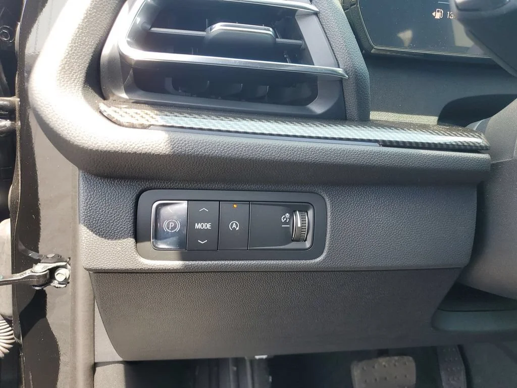 New 2026 Mosaic Black Metallic Chevrolet High Country image 24