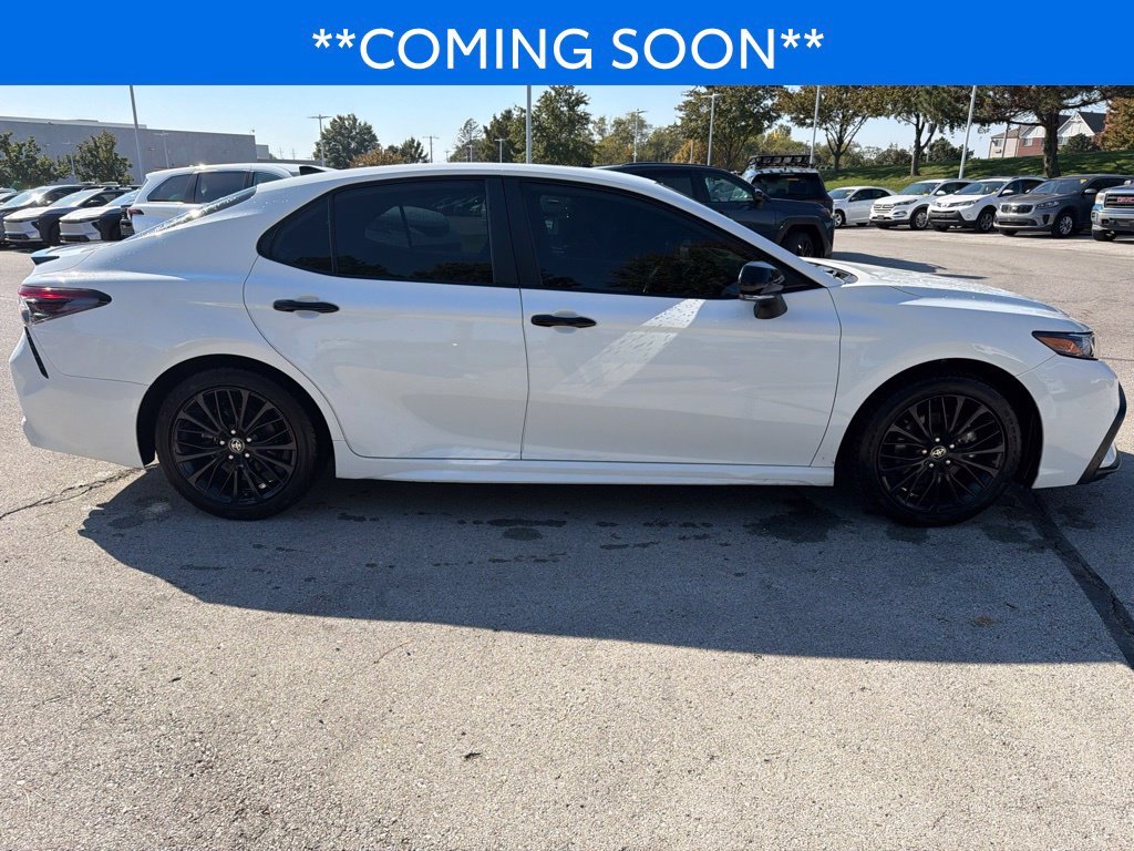 Used 2022 White Toyota SE Nightshade image 5