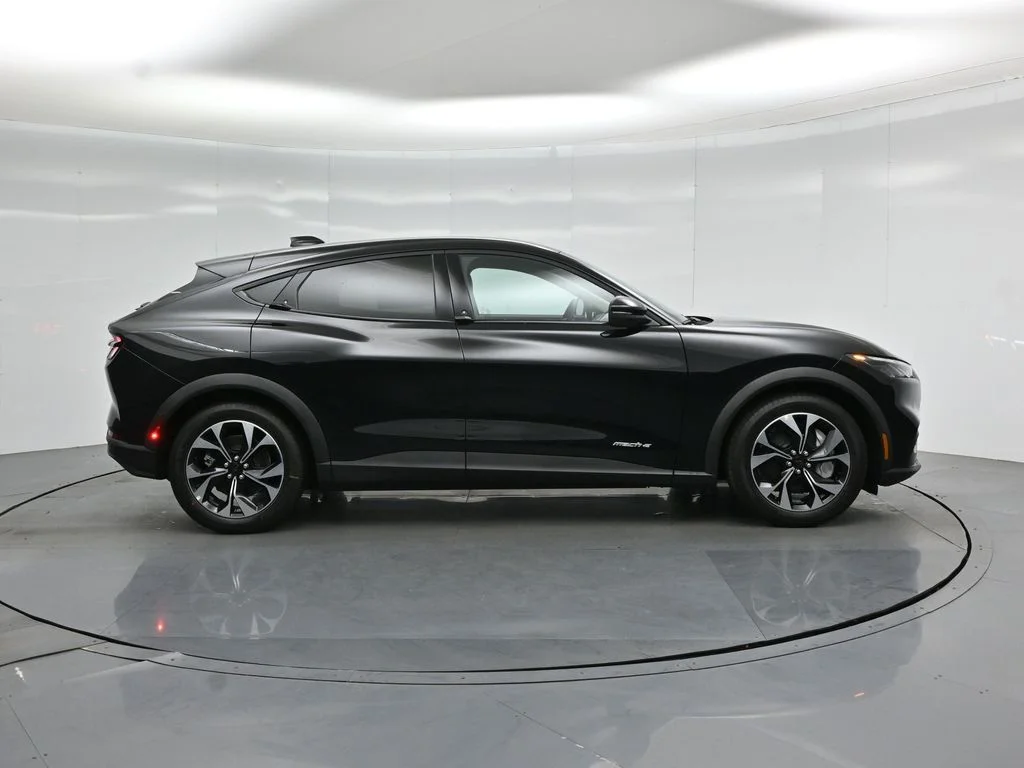 New 2026 Shadow Black Ford Select image 24
