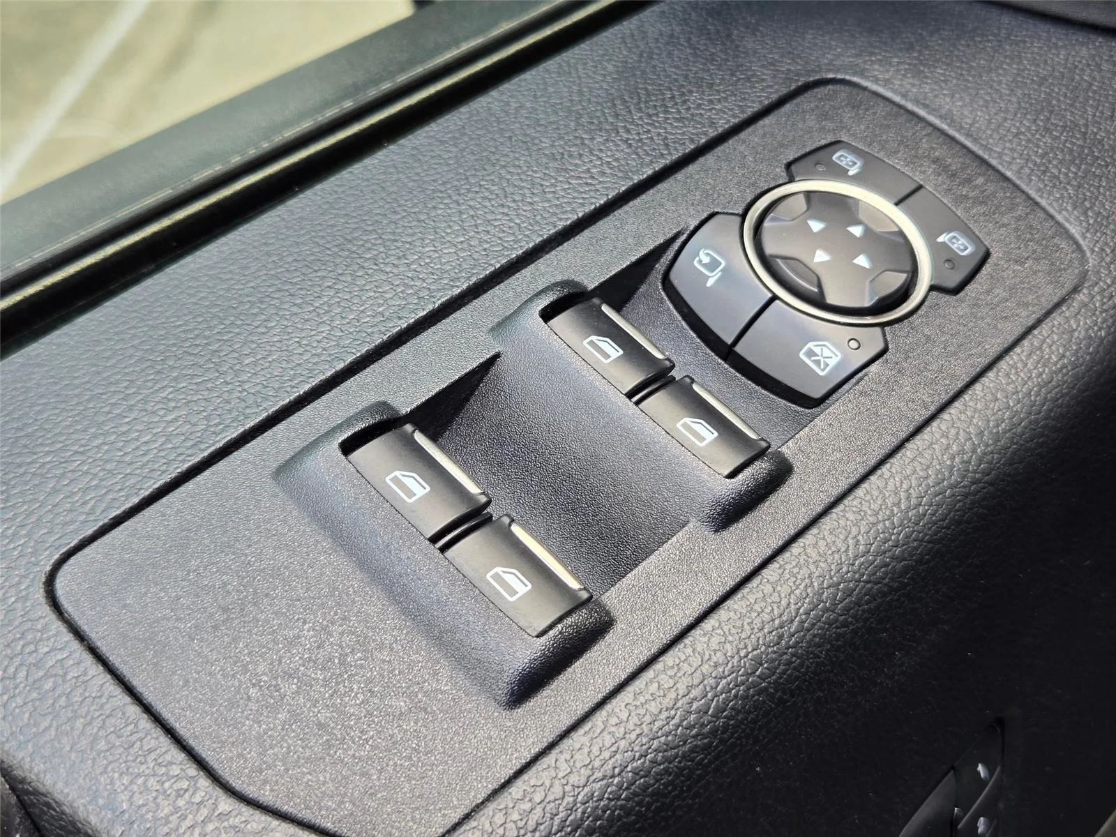 Used 2019 Magnetic Ford Raptor image 27