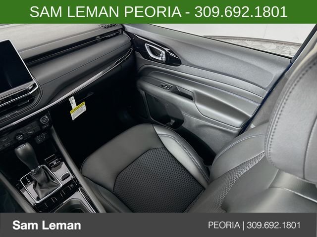 New 2026 Hydro Blue Pearlcoat Jeep Latitude image 19