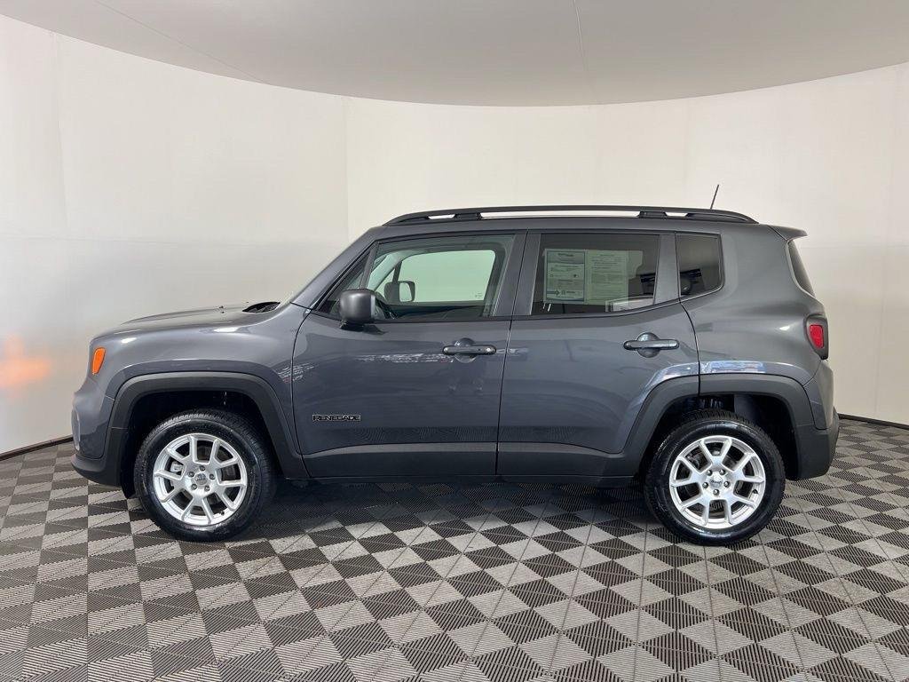 Used 2022 Graphite Gray Jeep Latitude image 8