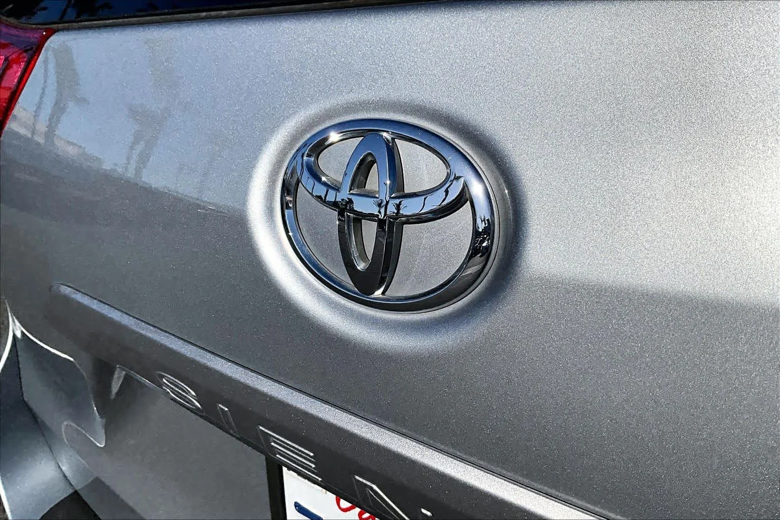 Used 2017 Silver Sky Metallic Toyota XLE Auto Access Seat image 29