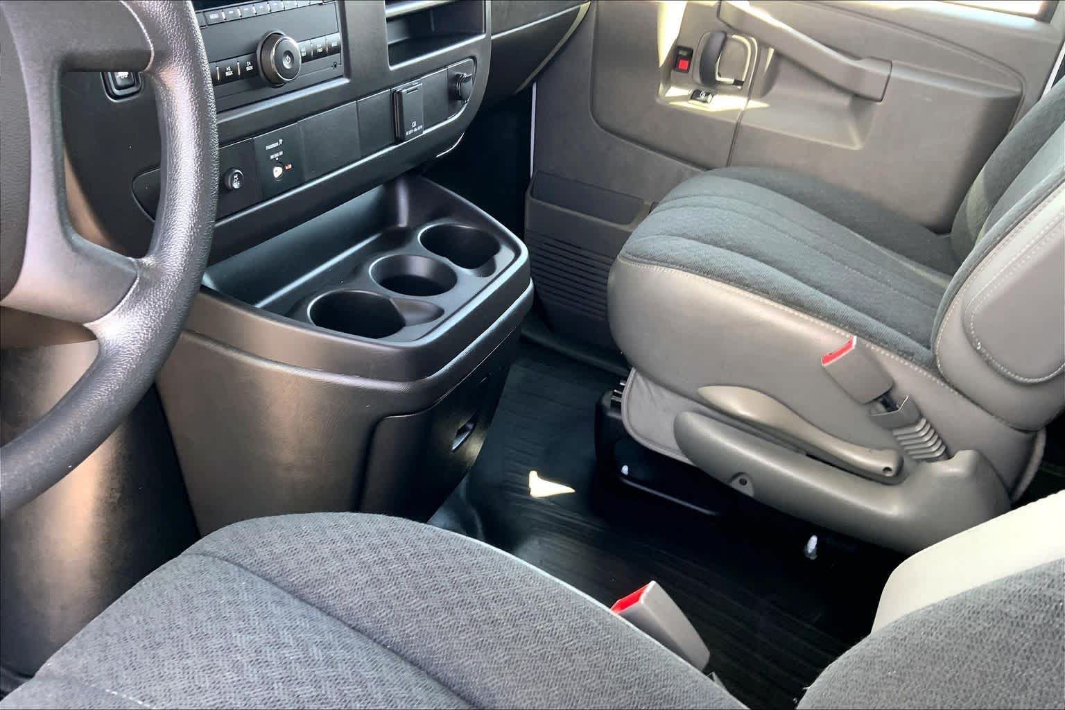 Used 2024 Summit White Chevrolet  image 14