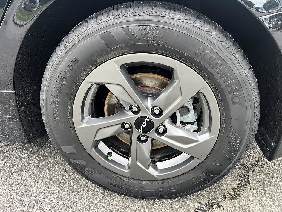 Used 2023 Ebony Black Kia LXS image 10
