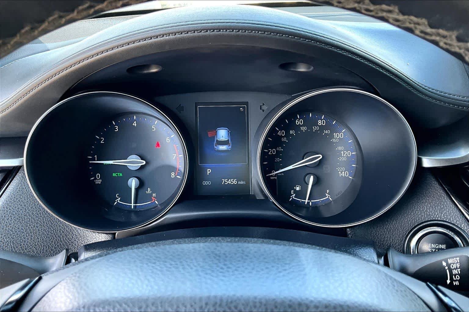 Used 2018 Silver Knockout Metallic Toyota XLE Premium image 25