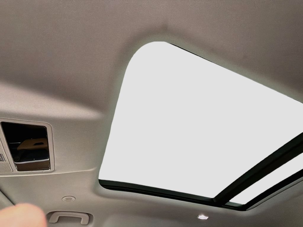 New 2026 Fuji White Land Rover X-Dynamic SE image 23