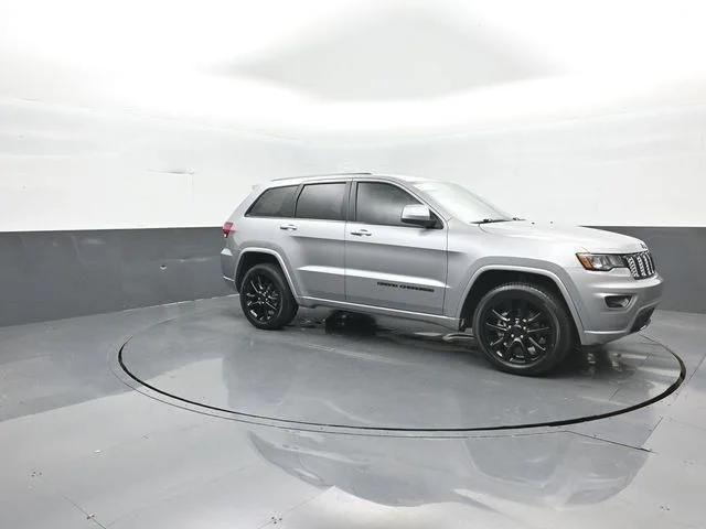 Used 2020 Silver Jeep Altitude image 2