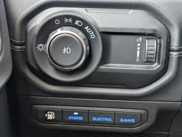 Used 2025 Anvil Clearcoat Jeep Sahara 4xe image 21