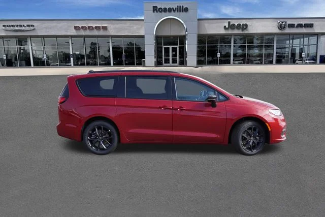 New 2026 Red Hot Pearl-Coat Exterior Paint Chrysler Select image 3