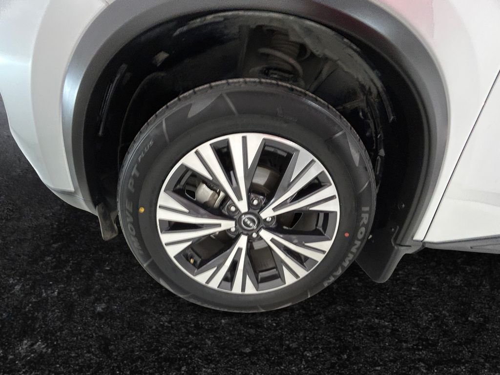Used 2023 Silver Nissan SV image 27