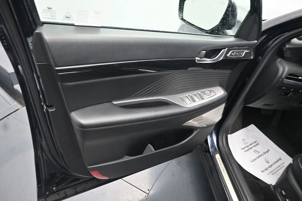 Used 2024 White Hyundai Calligraphy image 17