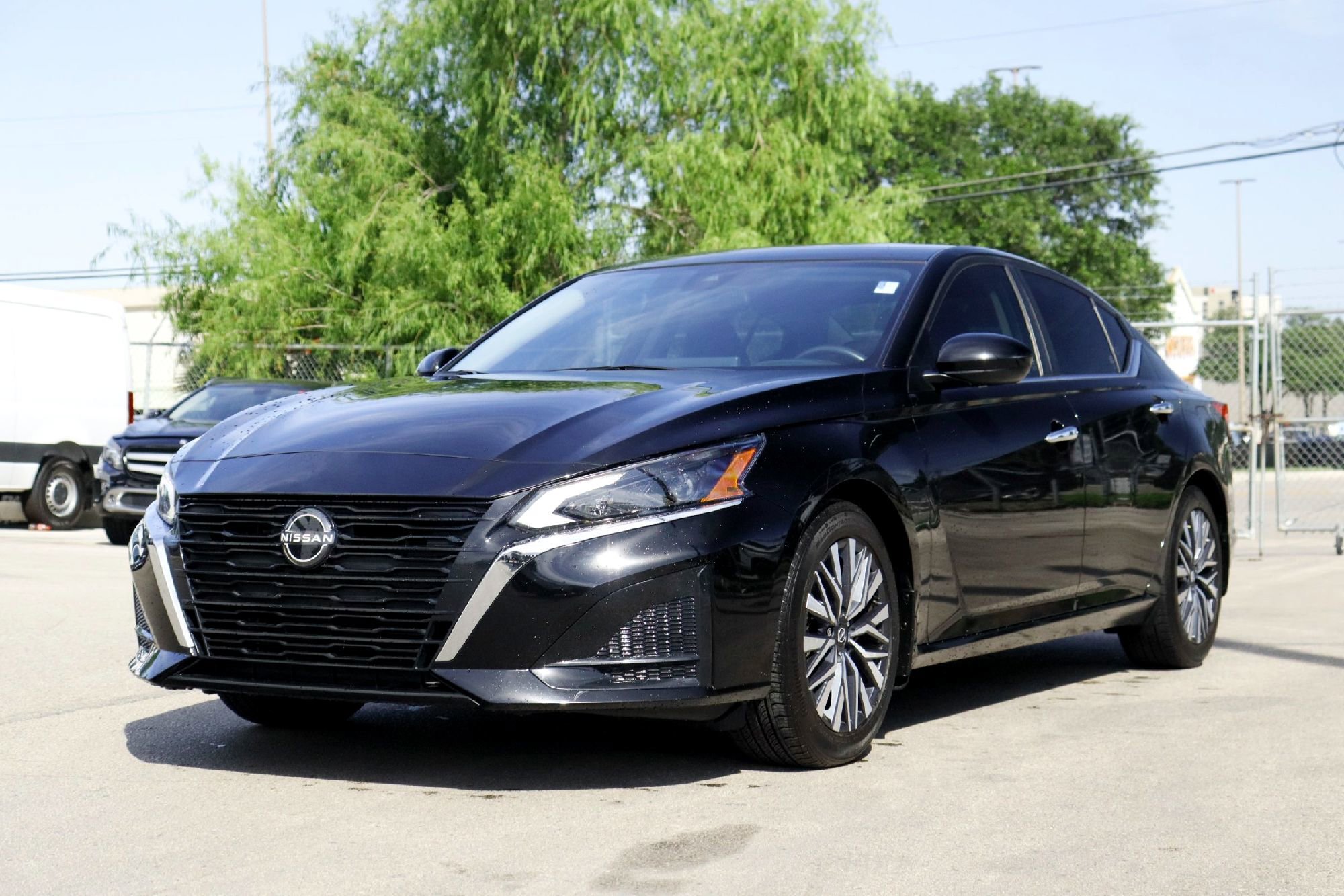 Used 2024 Super Black Nissan 2.5 SV image 7