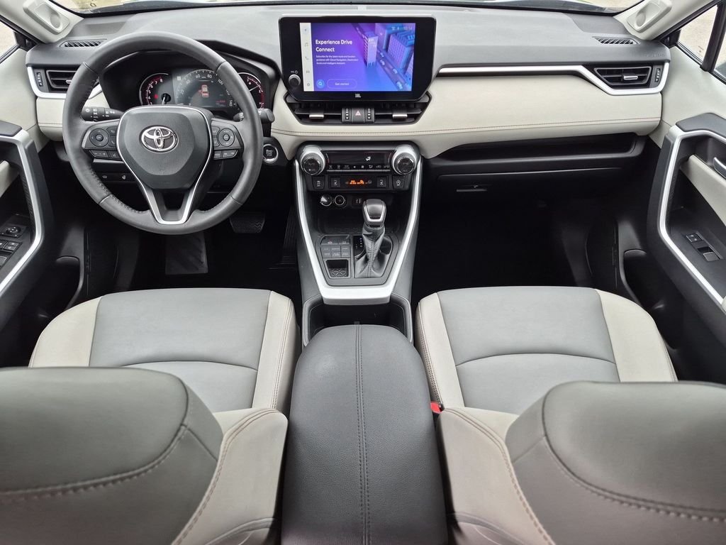 Used 2023  Toyota XLE Premium image 26