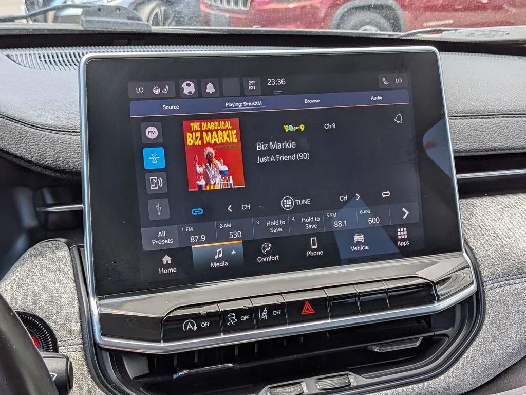 Used 2022 Gray Jeep Latitude image 18