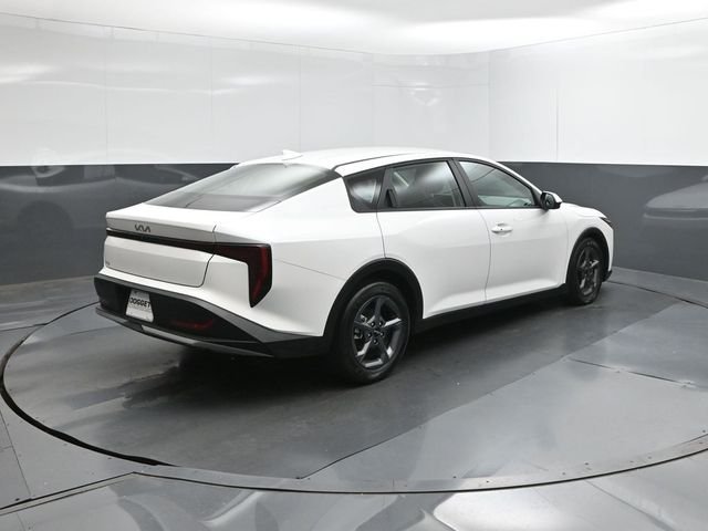 Used 2025 White Kia LXS image 8