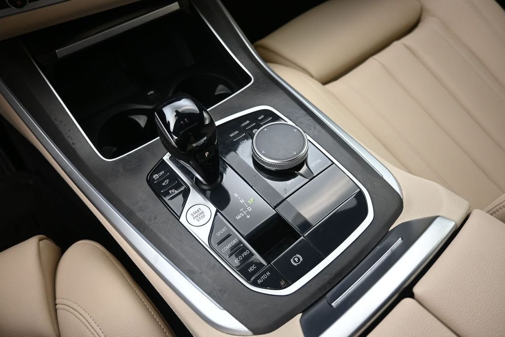 Used 2022 White BMW xDrive40i image 31