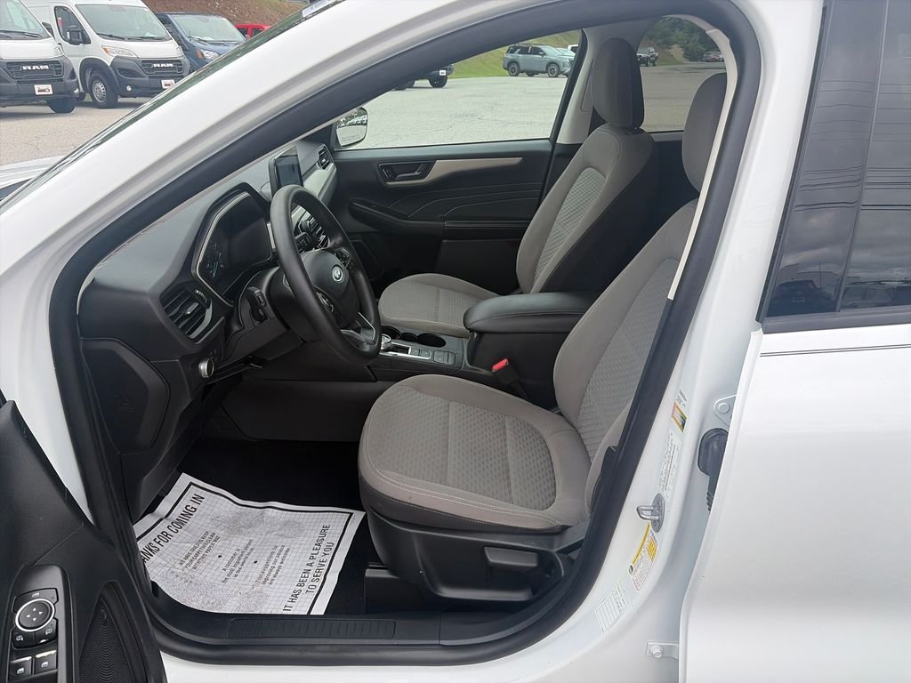 Used 2022 White Ford SE image 10