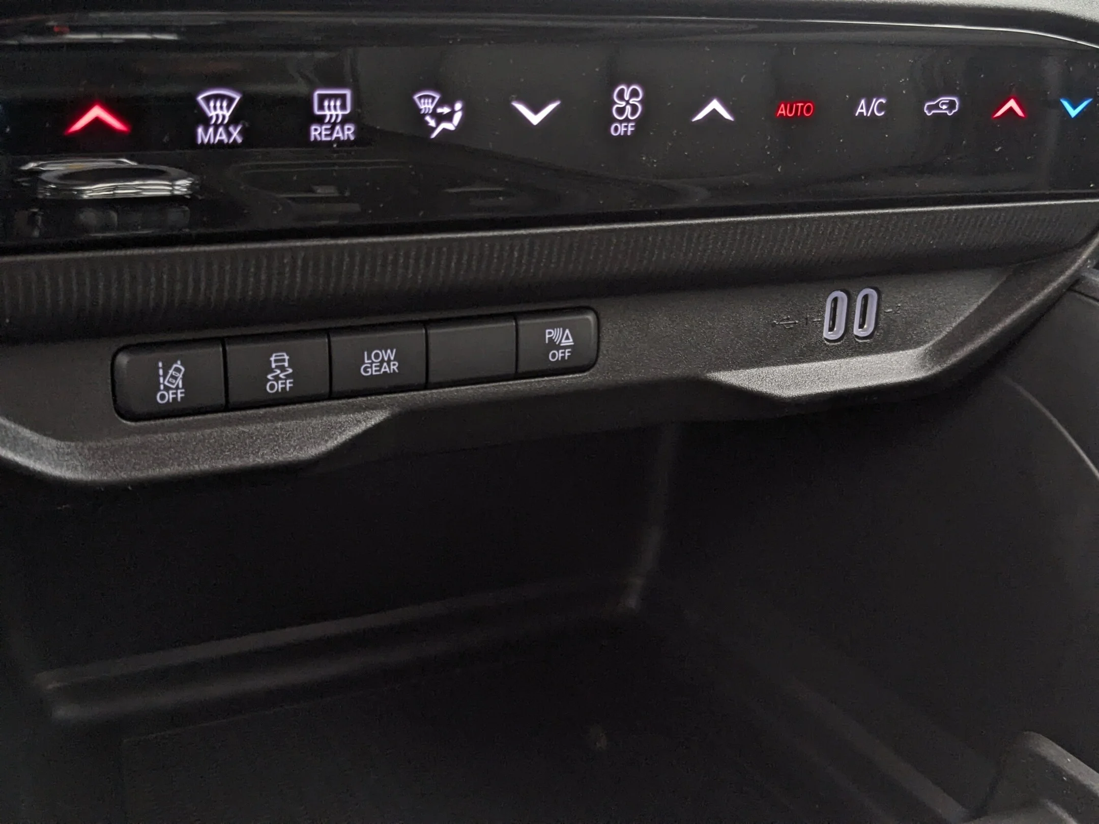 New 2026 Black Jeep Laredo - - Hybrid - Mopar Interior Protection Pkg - Adaptive Cruise - 12.3 Display & More! image 20
