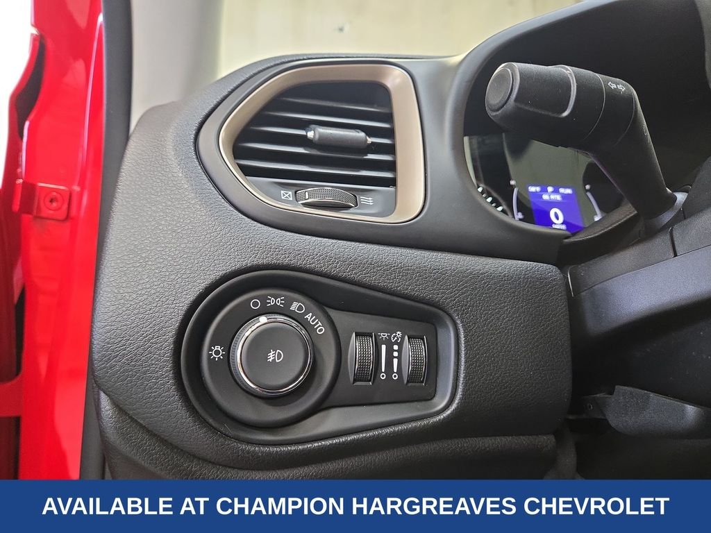 Used 2015 Colorado Red Jeep Latitude image 23