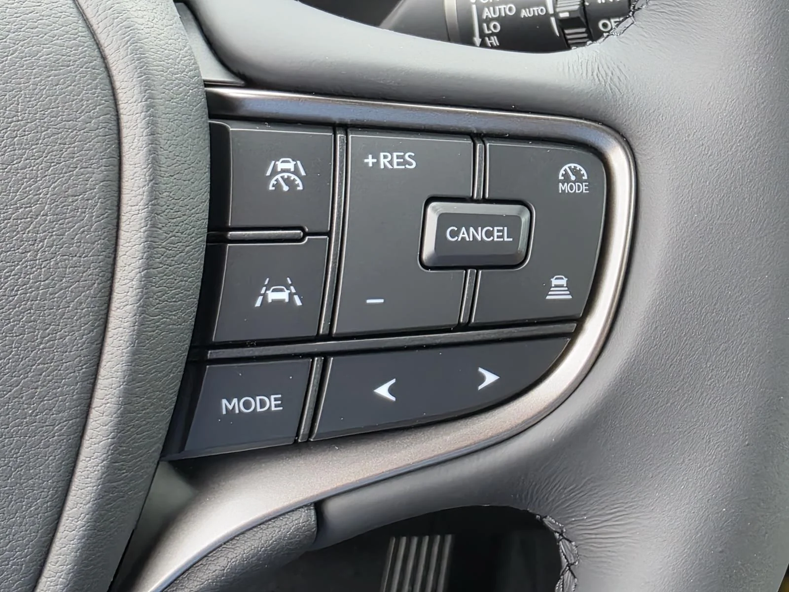 2026 Lexus UX Hybrid 300h Premium - Photo 30