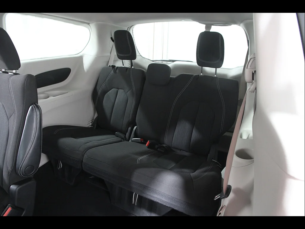 Used 2023 Silver Mist Clear Coat Chrysler LX image 20