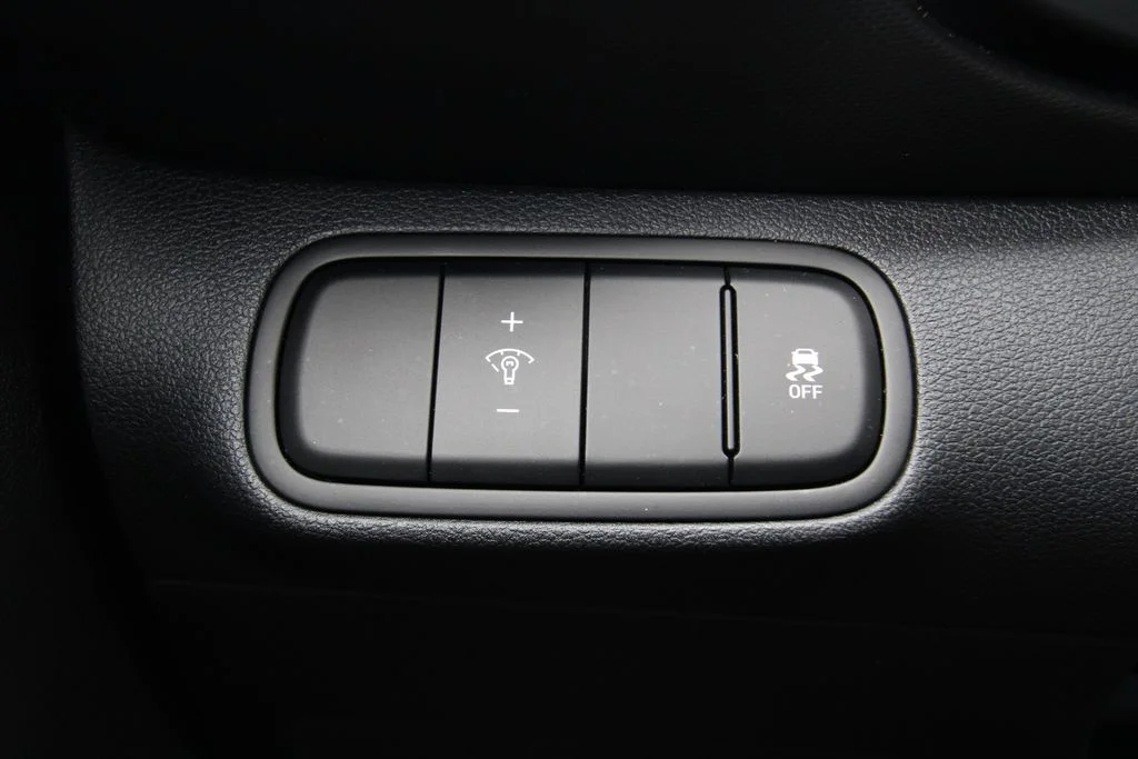 Used 2025 Gray Hyundai SEL image 21