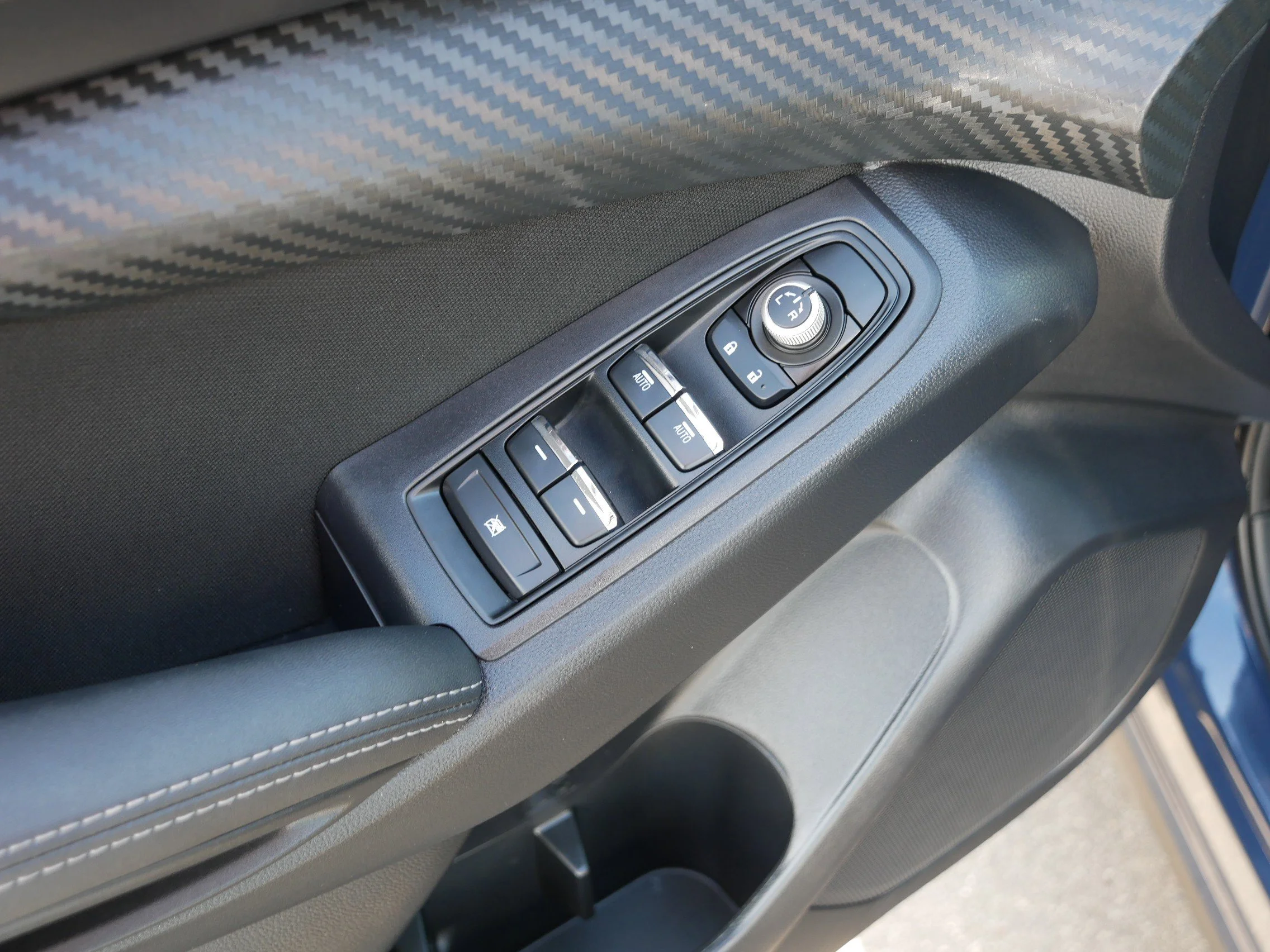Used 2025 Cosmic Blue Pearl Subaru Premium image 19