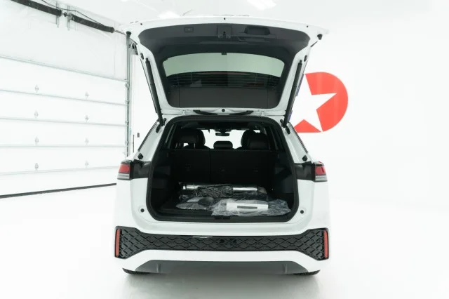 New 2026 Opal White W/Deep Black Roof Volkswagen 2.0T SE R-Line Black image 7
