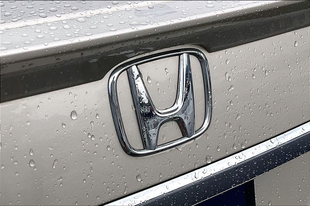 Used 2013 Beige Honda Sport image 7